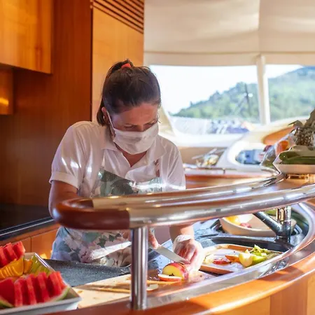 Vizyon Yachting 船屋 *